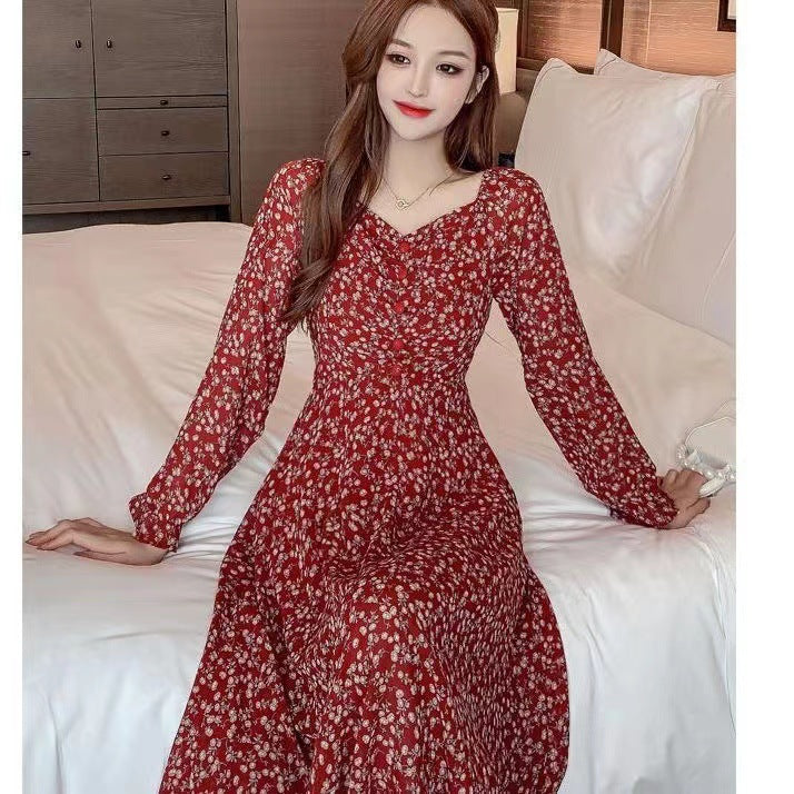 Floral Dress with V-Neck and Long Sleeves with Ruffled Finishes