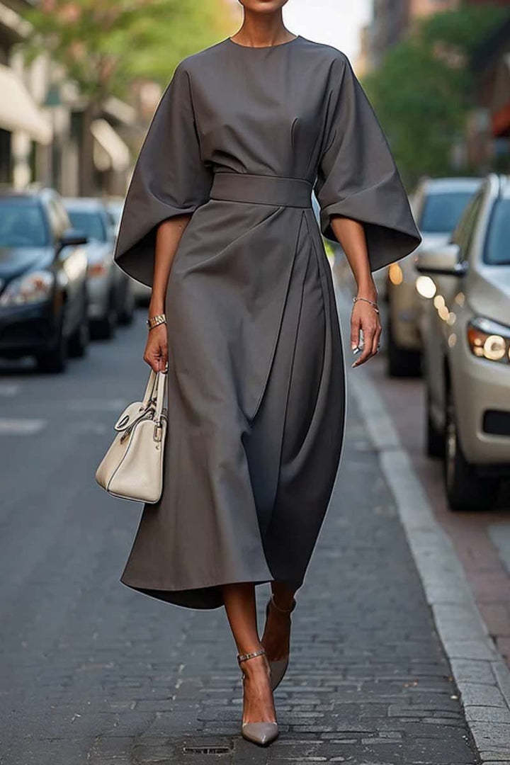 Elegante vestido con mangas murciélago y cinturón