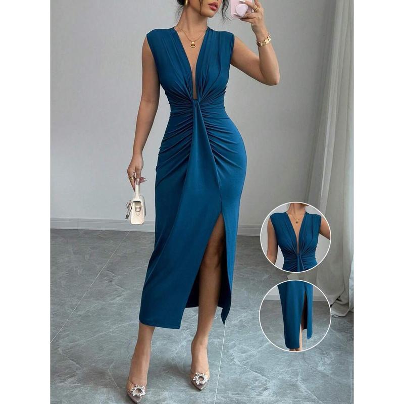 Vestido midi sin mangas con escote pronunciado