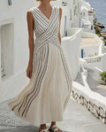Vestido largo sin mangas a rayas con cuello en V