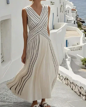 Vestido largo sin mangas a rayas con cuello en V