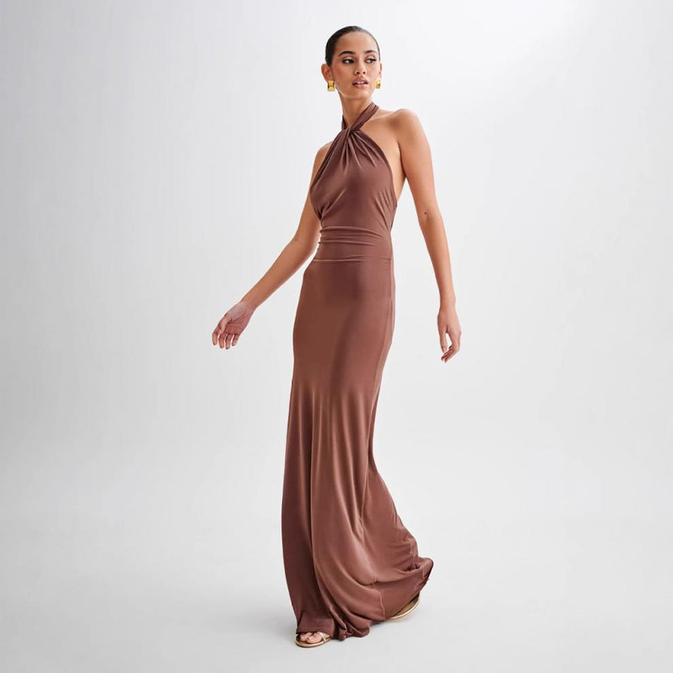 Vestido largo ajustado sin espalda con cuello halter