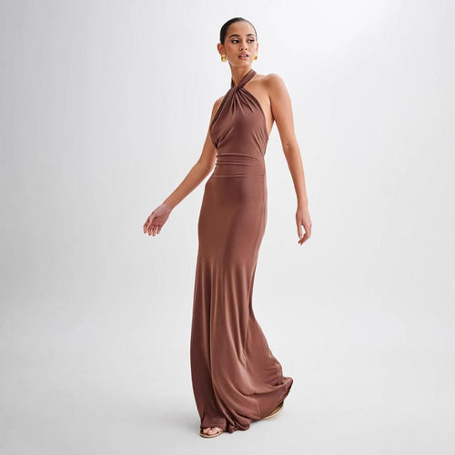Vestido largo ajustado sin espalda con cuello halter