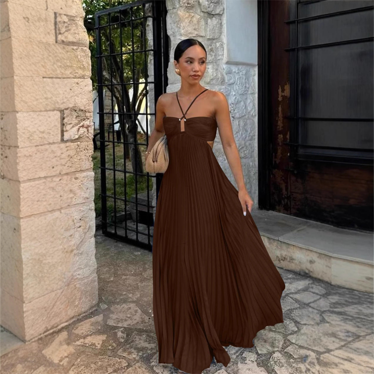 Vestido largo plisado de cuello halter y talle alto