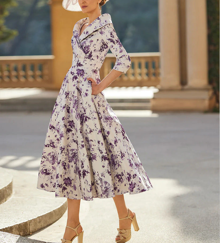 Vestido ajustado de largo medio con estampado floral
