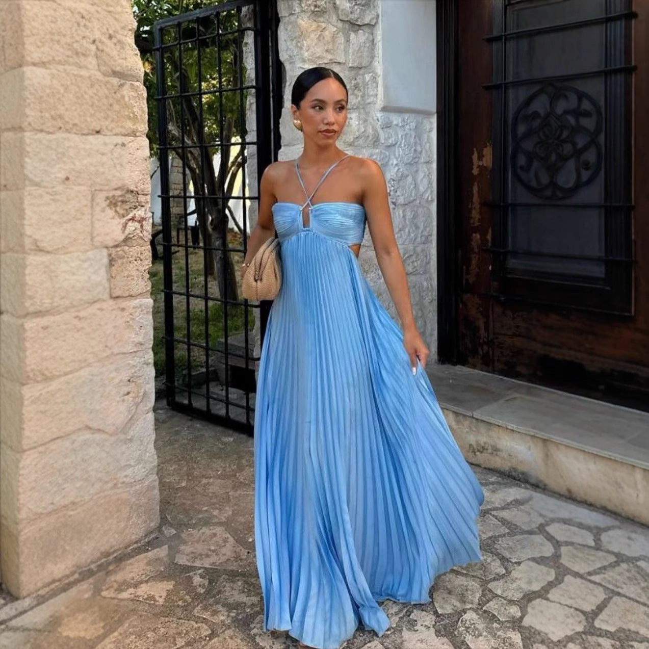 Vestido largo plisado de cuello halter y talle alto