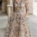 Robe midi imprimée à col en V et manches trois-quarts