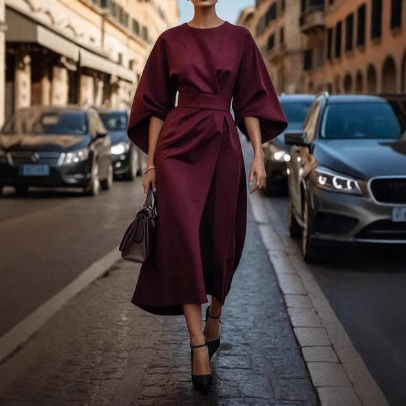 Elegante vestido con mangas murciélago y cinturón