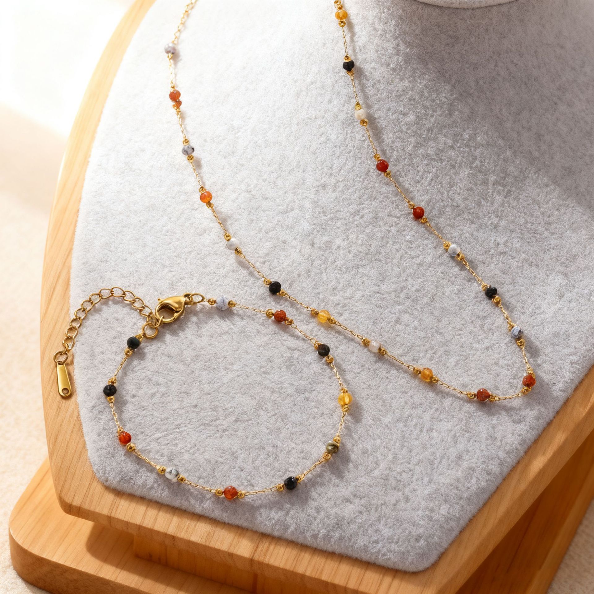 Pulsera con dije de corazón de piedra natural