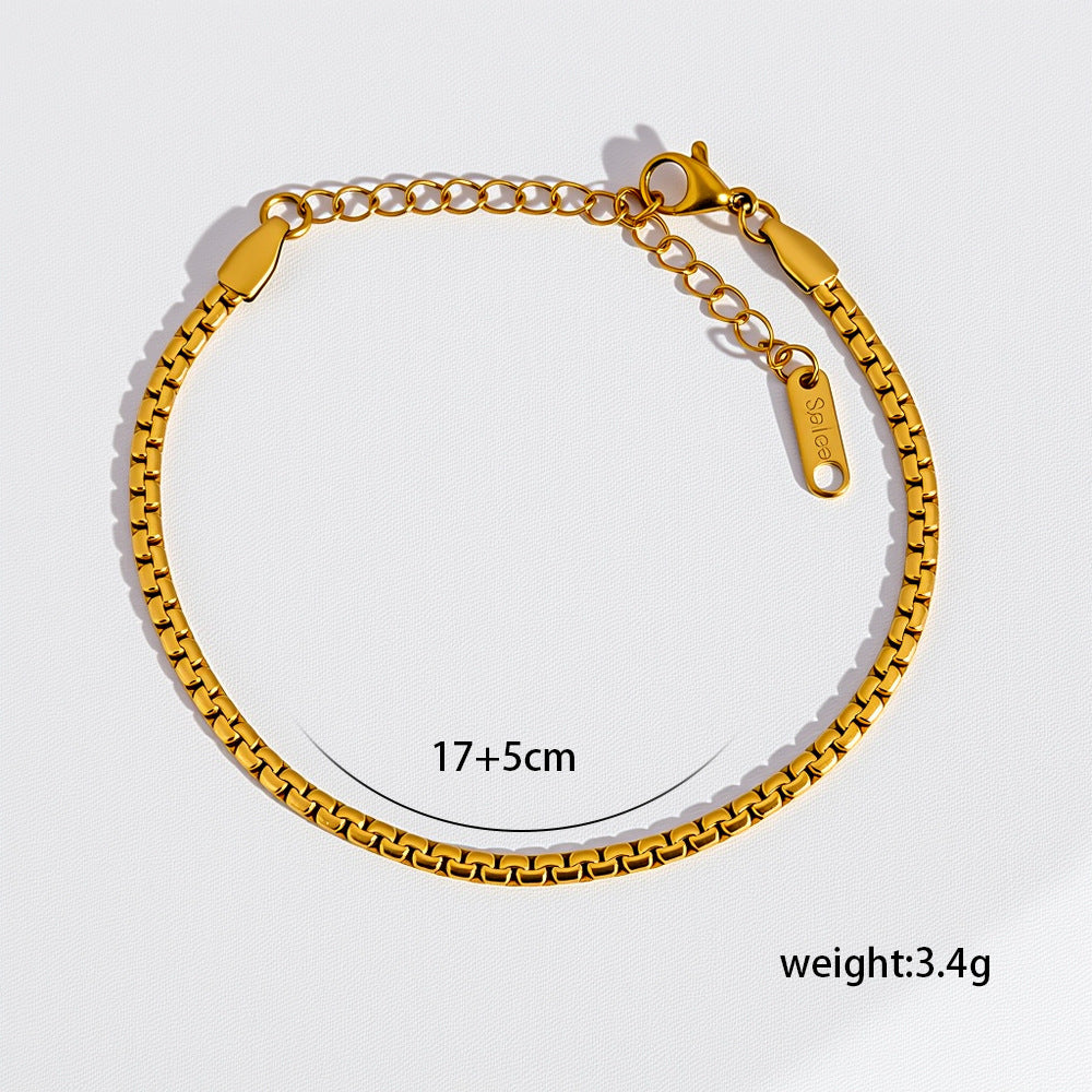 Pulsera esencial en tono dorado