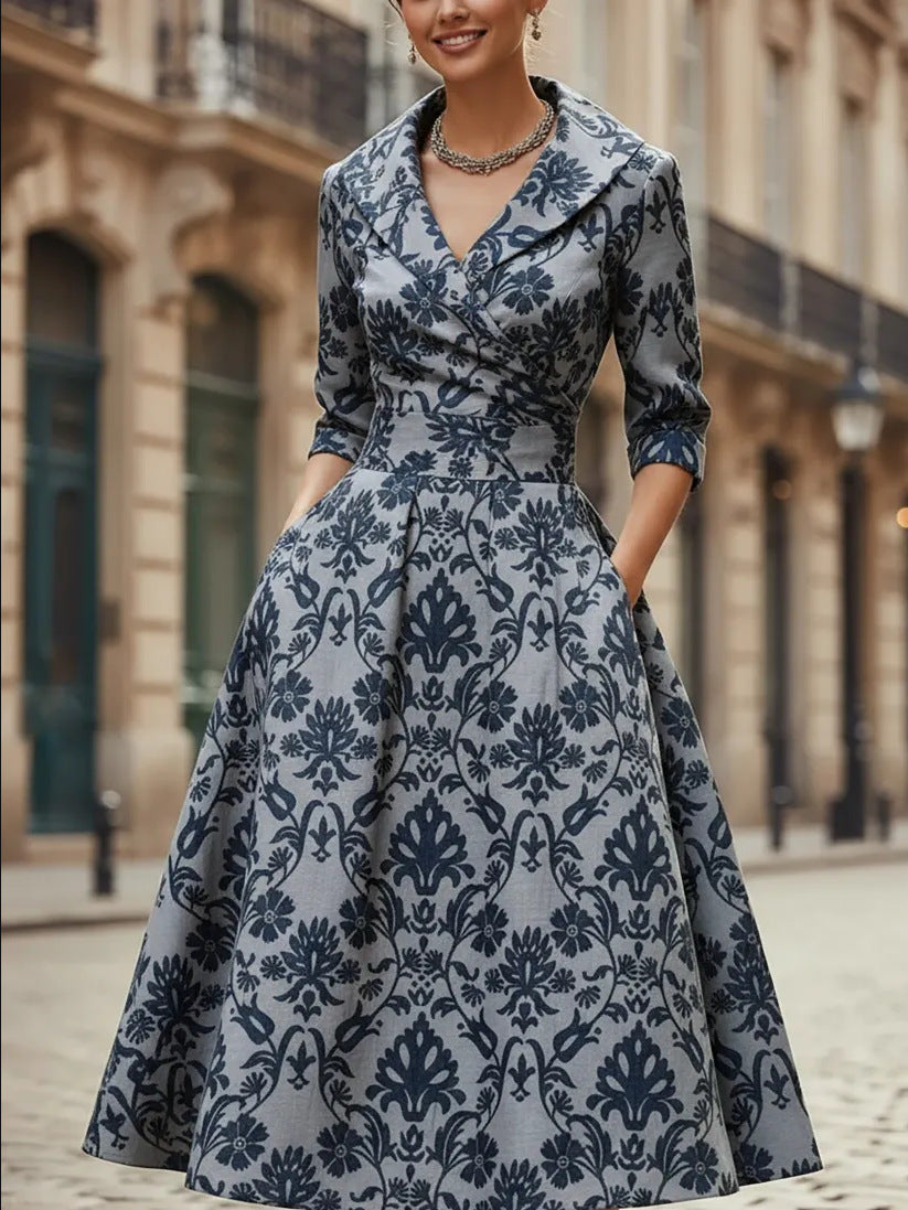 Vestido ajustado de largo medio con estampado floral