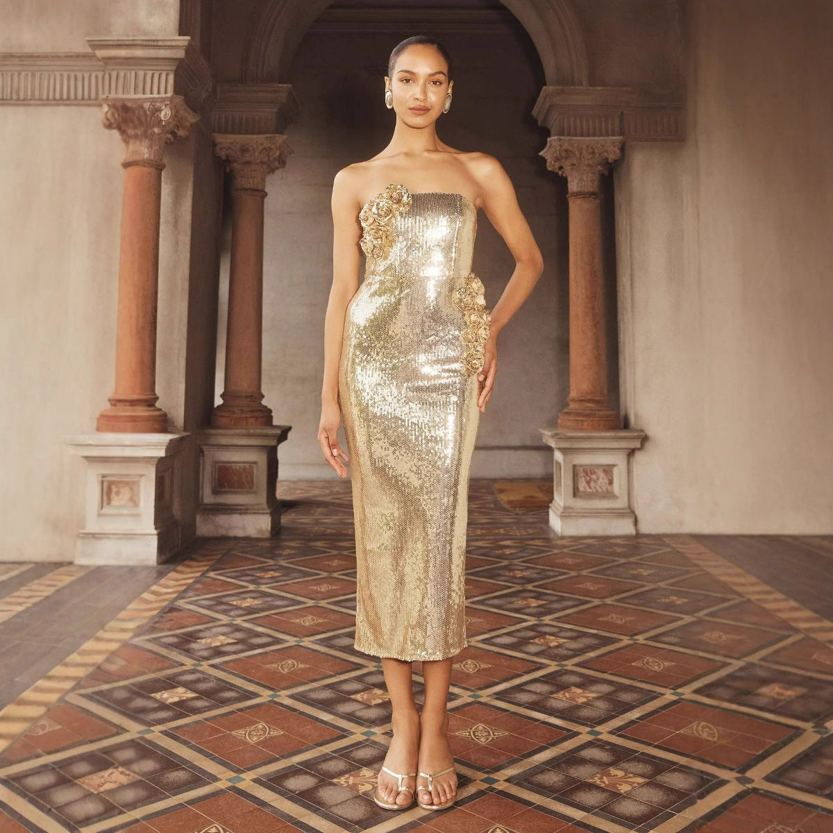 Vestido midi dorado con flores 3D
