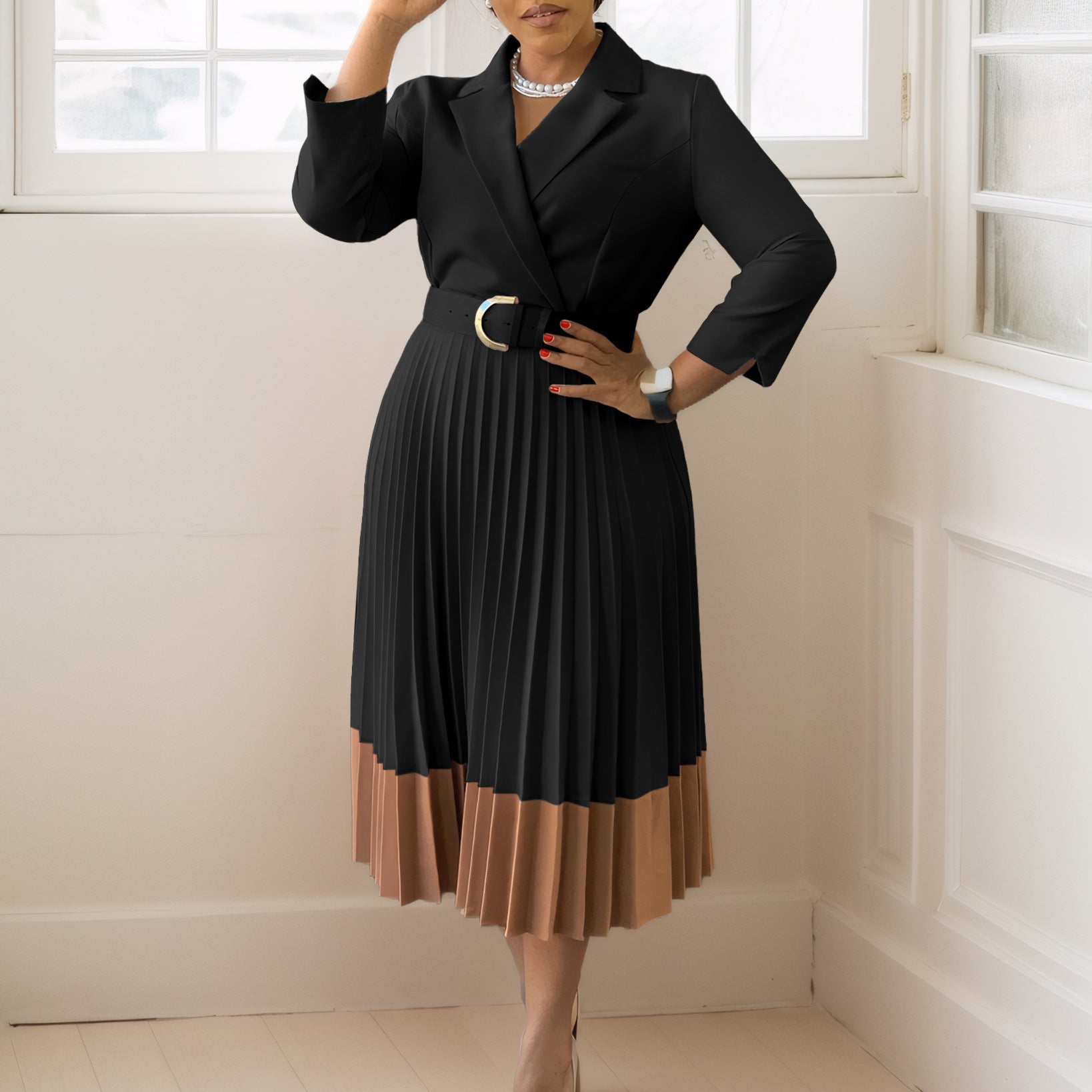 Vestido midi plisado elegante de mujer con cuello y cinturón