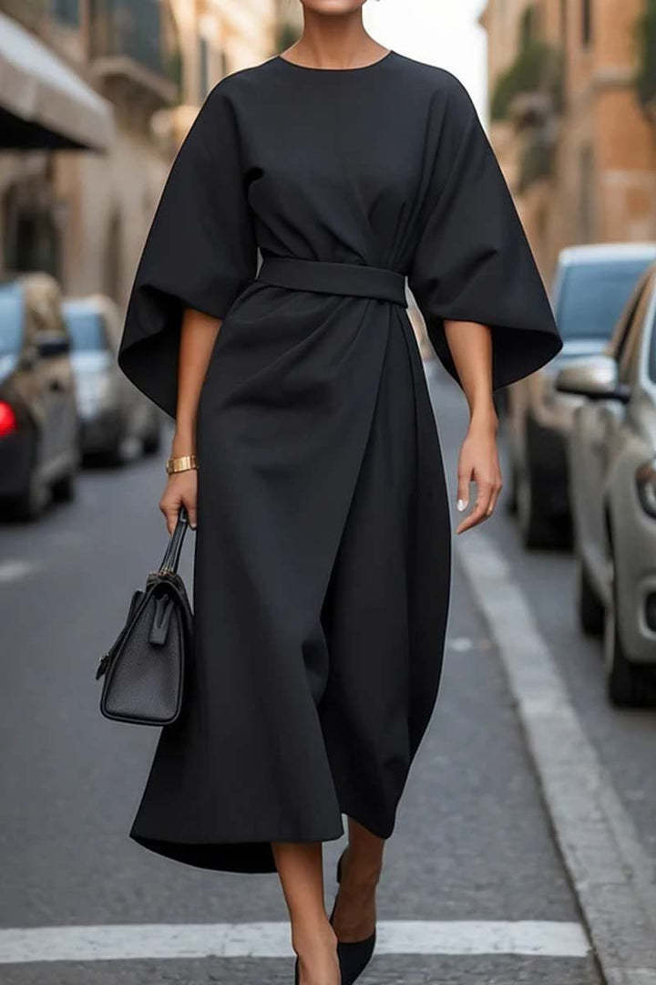 Elegante vestido con mangas murciélago y cinturón