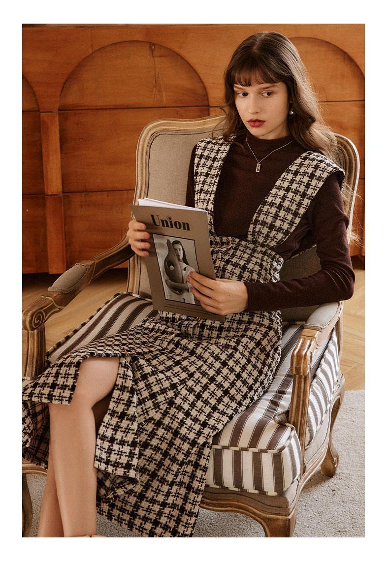 Checkered Set: Square Neckline Top and High-Waisted Mermaid Skirt