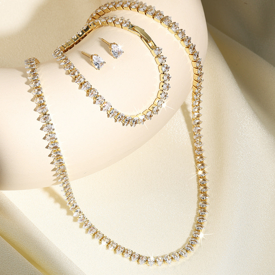 Conjunto de elegancia minimalista con circonitas