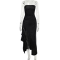 Vestido sin tirantes con abertura y corte entallado