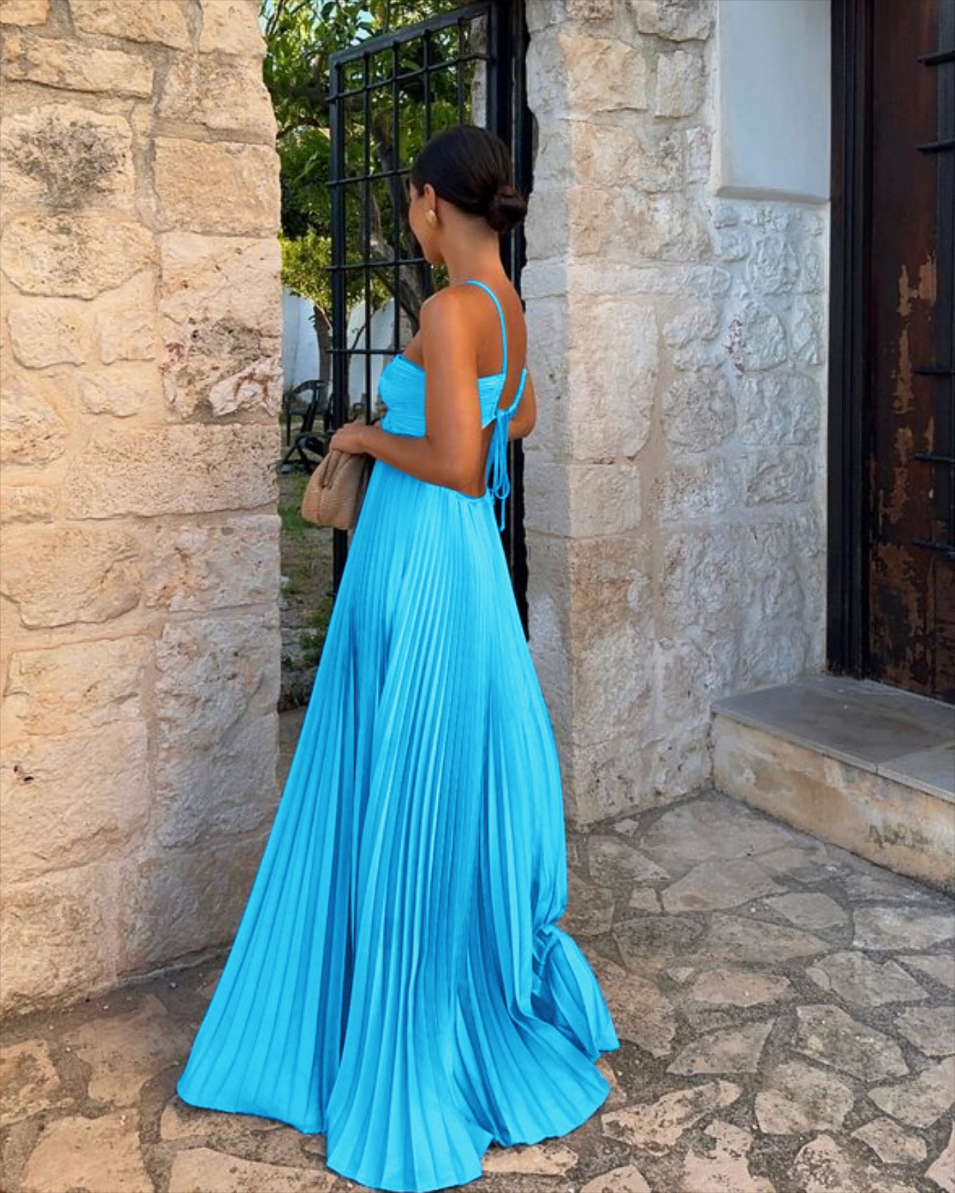 Vestido largo plisado de cuello halter y talle alto