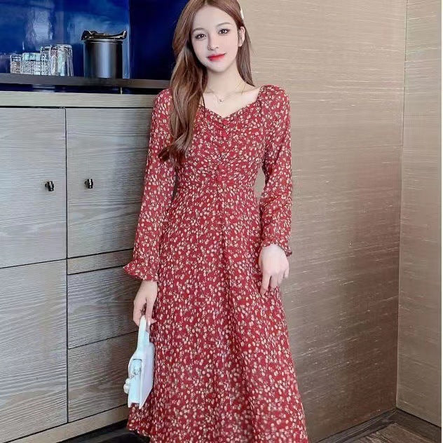 Floral Dress with V-Neck and Long Sleeves with Ruffled Finishes