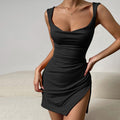 Vestido corto con espalda abierta y abertura lateral