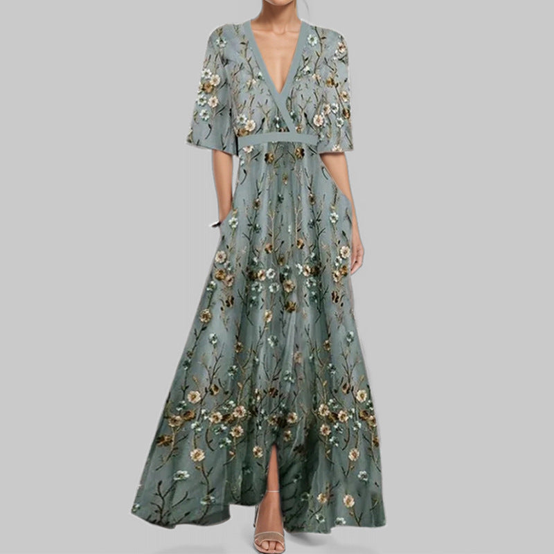 Vestido estampado con cuello en V y manga tres cuartos