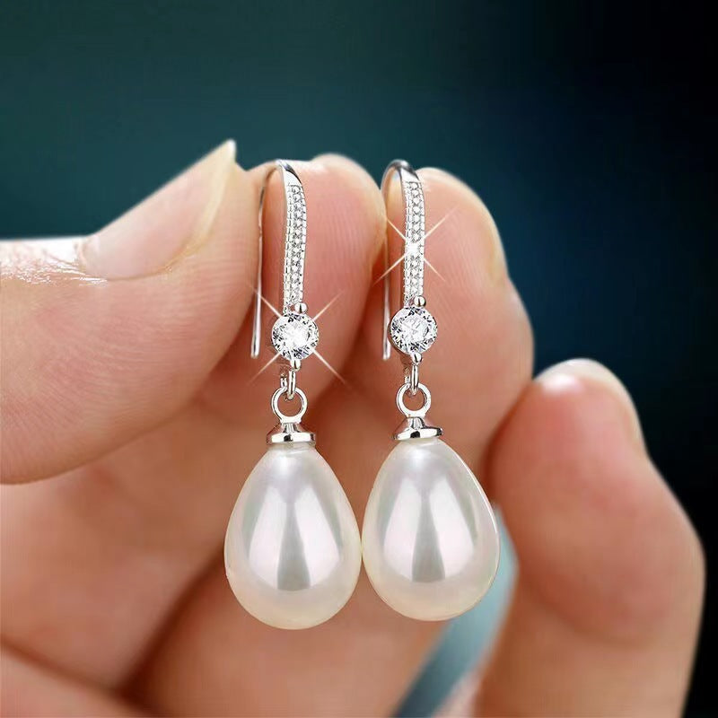 Pendientes elegantes de gota de agua