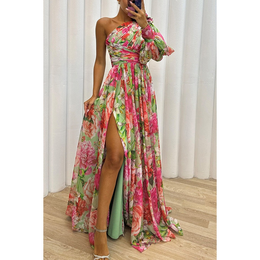 Vestido maxi floral asimétrico con un solo hombro y abertura