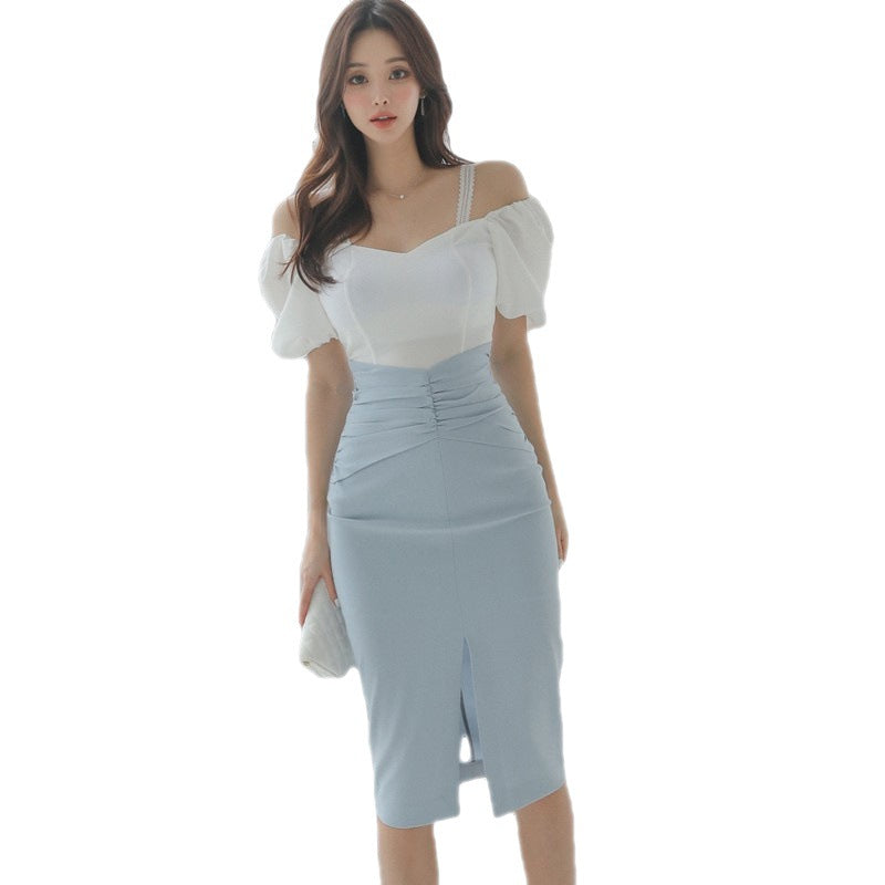 Conjunto de hombros descubiertos y falda de talle alto con abertura