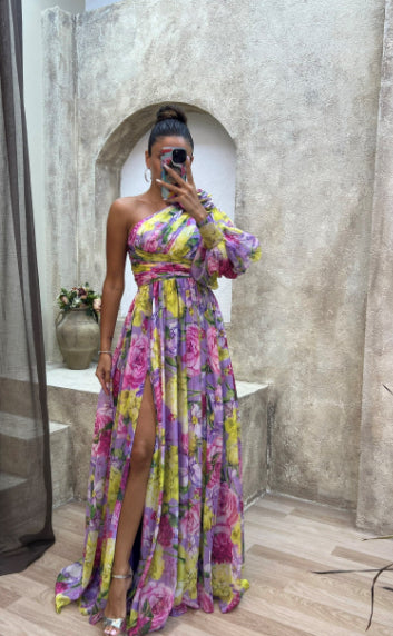 Vestido maxi floral asimétrico con un solo hombro y abertura