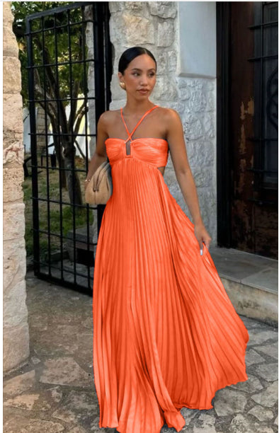 Vestido largo plisado de cuello halter y talle alto
