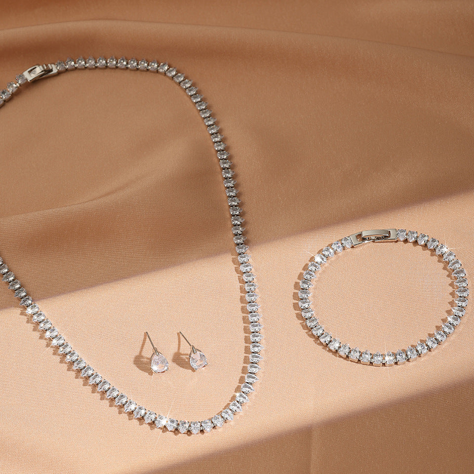 Conjunto de elegancia minimalista con circonitas