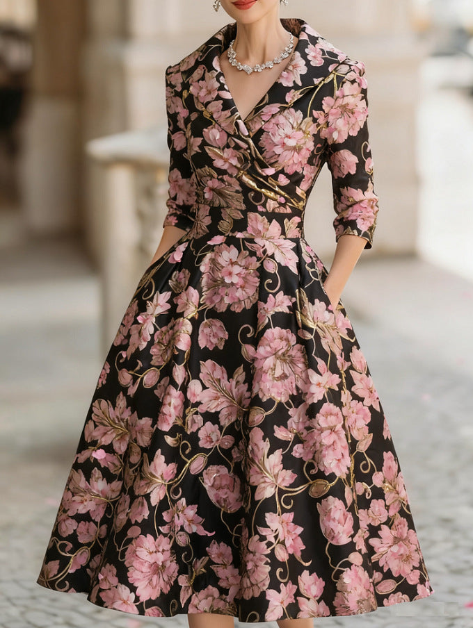 Vestido ajustado de largo medio con estampado floral