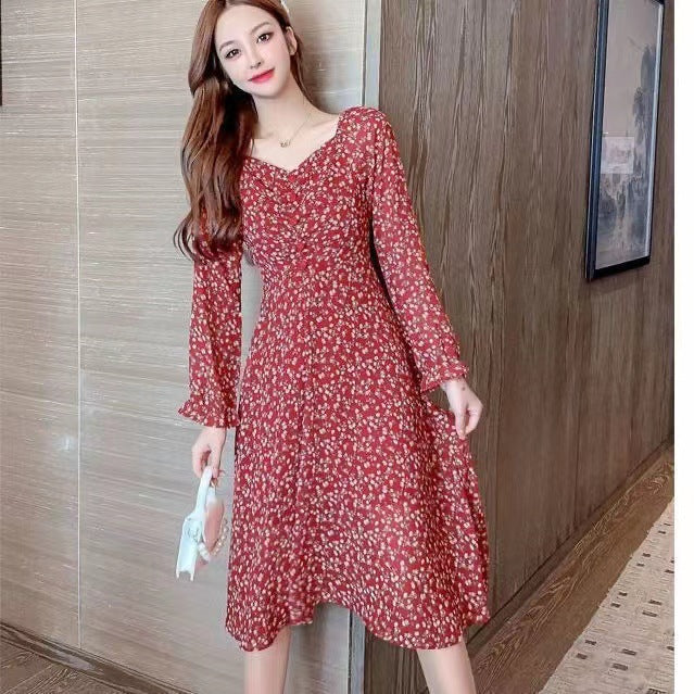 Floral Dress with V-Neck and Long Sleeves with Ruffled Finishes