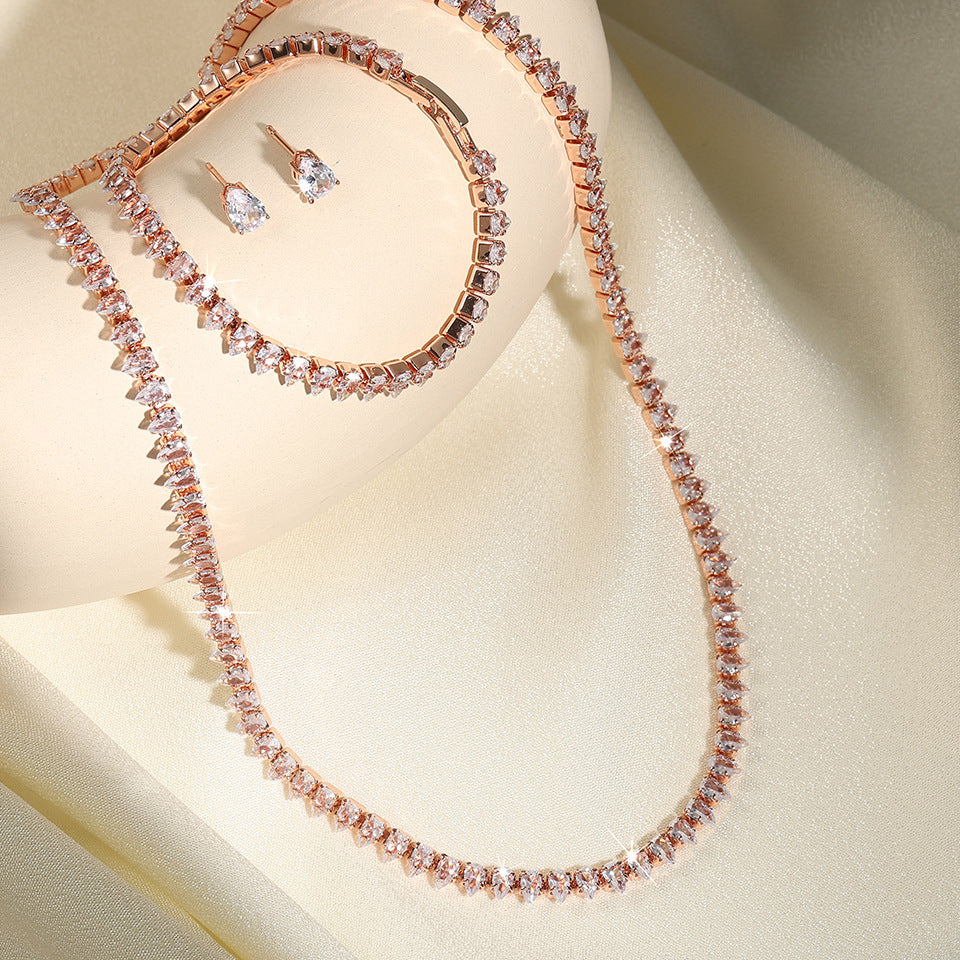 Conjunto de elegancia minimalista con circonitas