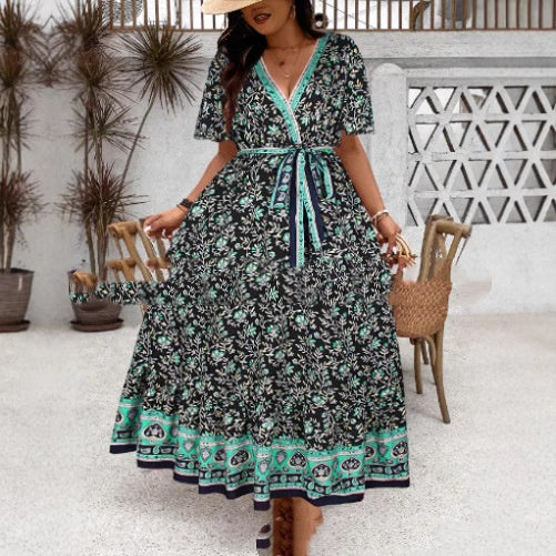 Vestido largo estampado con cuello de pico y cintura elástica