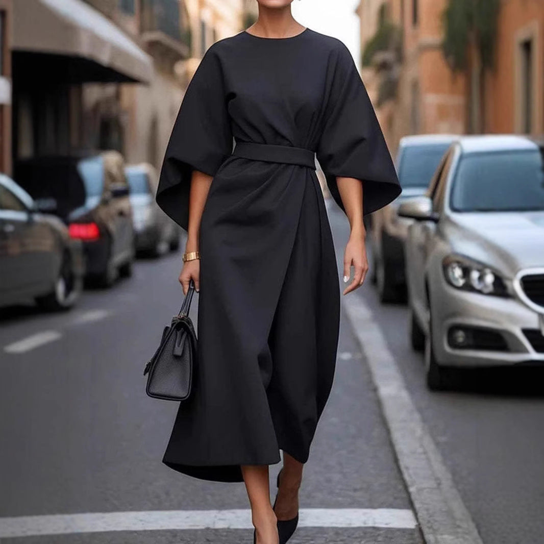 Elegante vestido con mangas murciélago y cinturón