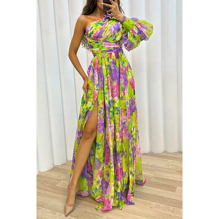 Vestido maxi floral asimétrico con un solo hombro y abertura